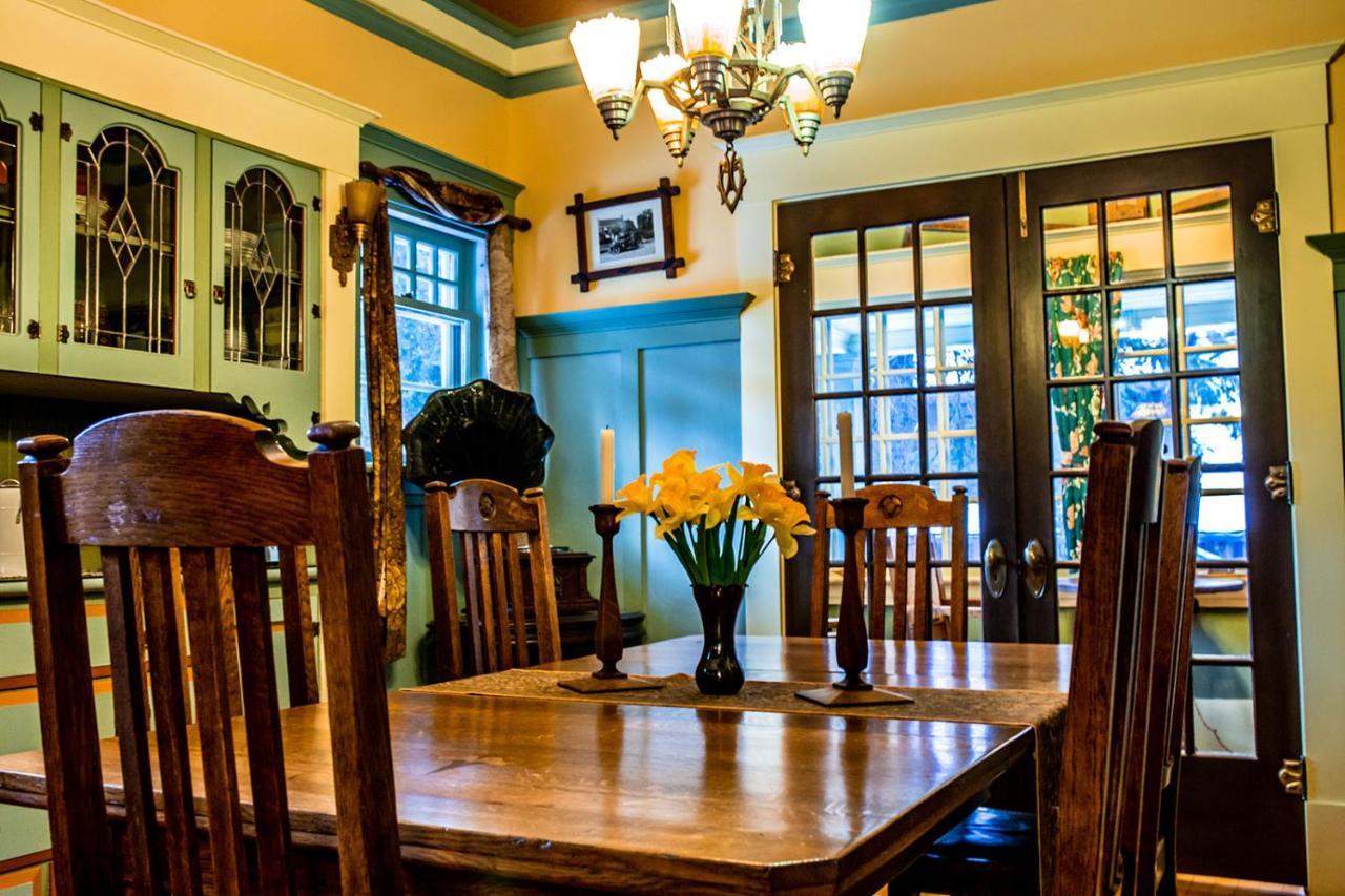 The Craftsman House Bed and Breakfast Bragg Creek Εξωτερικό φωτογραφία
